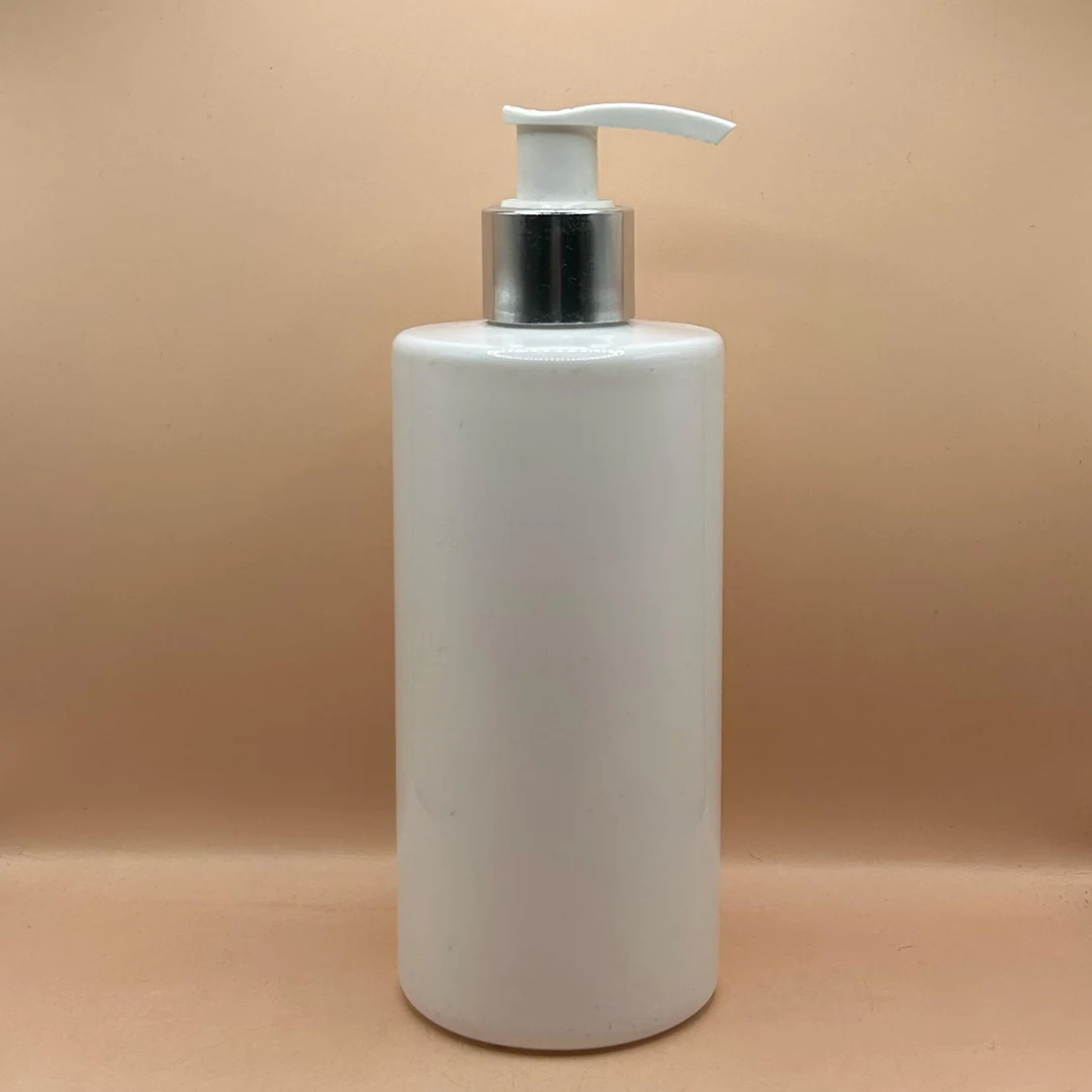 300ML PET Arrow Bottle White 24/410 L1 Dispenser Pump White With Silver
