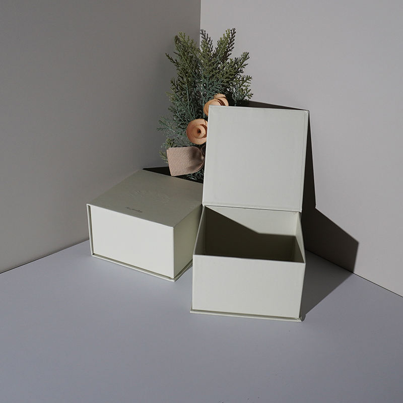 Custom Logo White Rigid Hard Case Cardboard Packaging Lid and Base Rigid Paper Gift Box With Logo